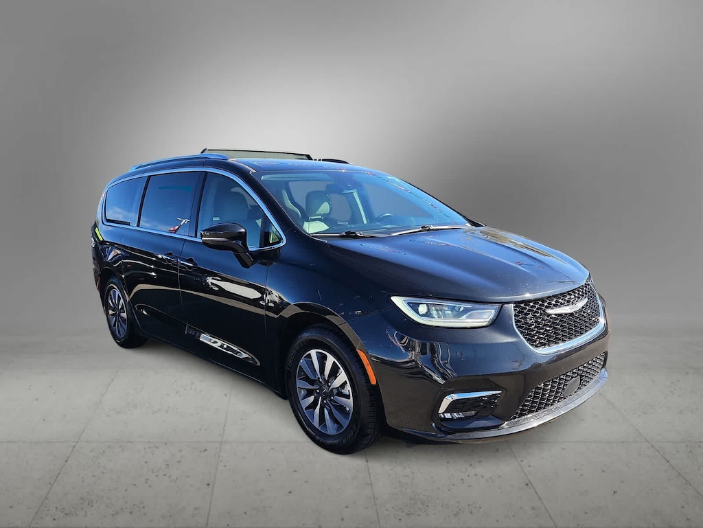 Used 2021 Chrysler Pacifica Touring L Van
