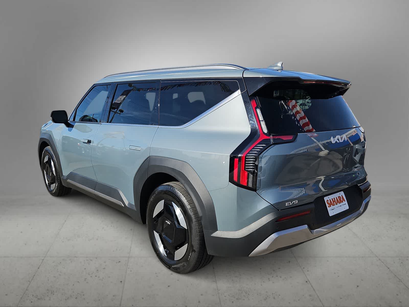 Thumbnail: 2024 Kia EV9 - 7