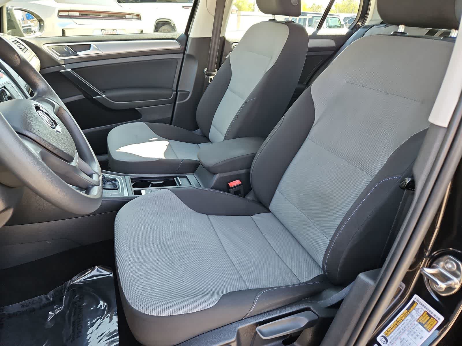 Thumbnail: 2016 Volkswagen e-Golf - 15