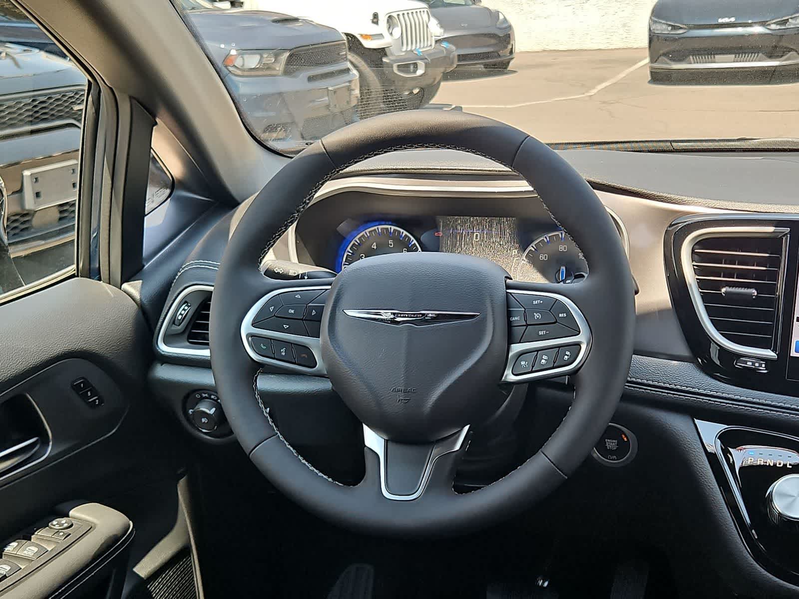 Thumbnail: 2025 Chrysler Pacifica - 22