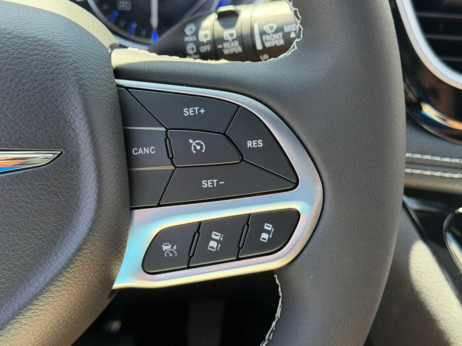 Thumbnail: 2026 Chrysler Pacifica - 18