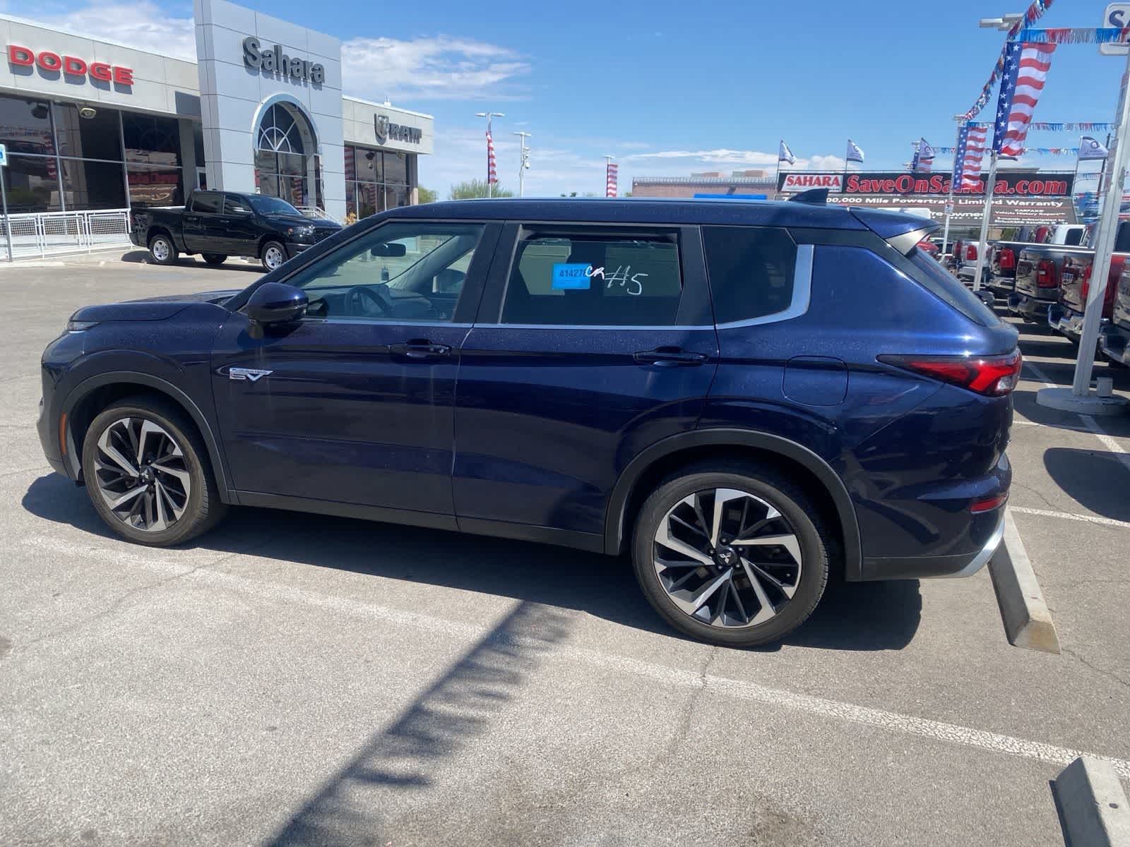 Thumbnail: 2023 Mitsubishi Outlander - 10