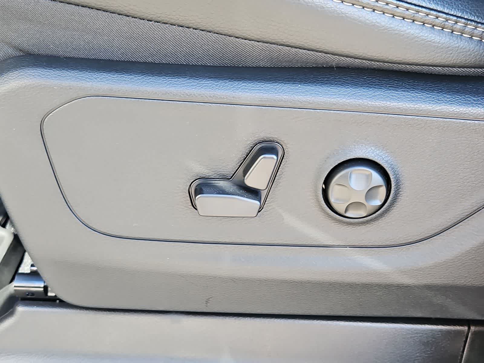 Thumbnail: 2026 RAM 1500 - 17