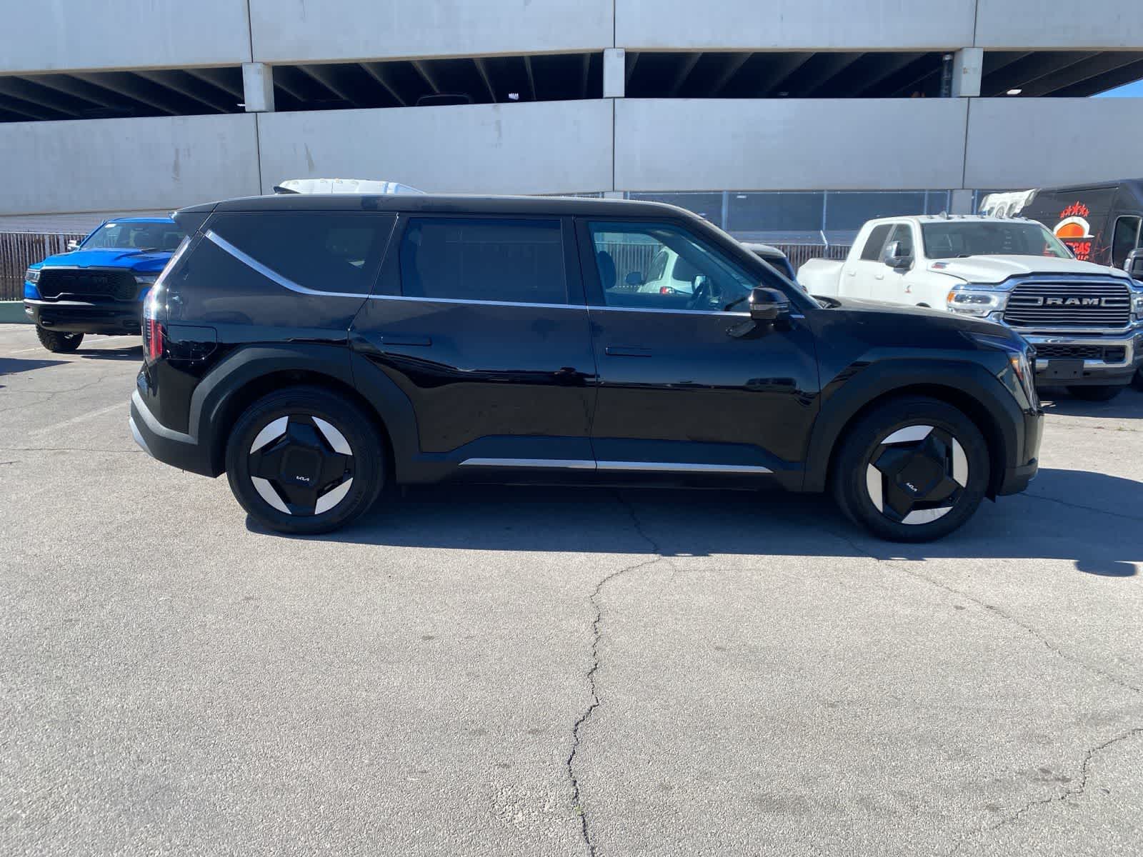 Thumbnail: 2024 Kia EV9 - 4