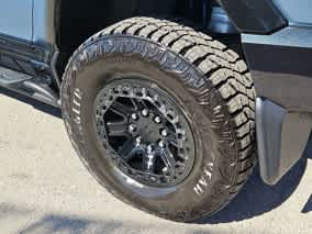 Thumbnail: 2024 GMC Hummer EV - 18