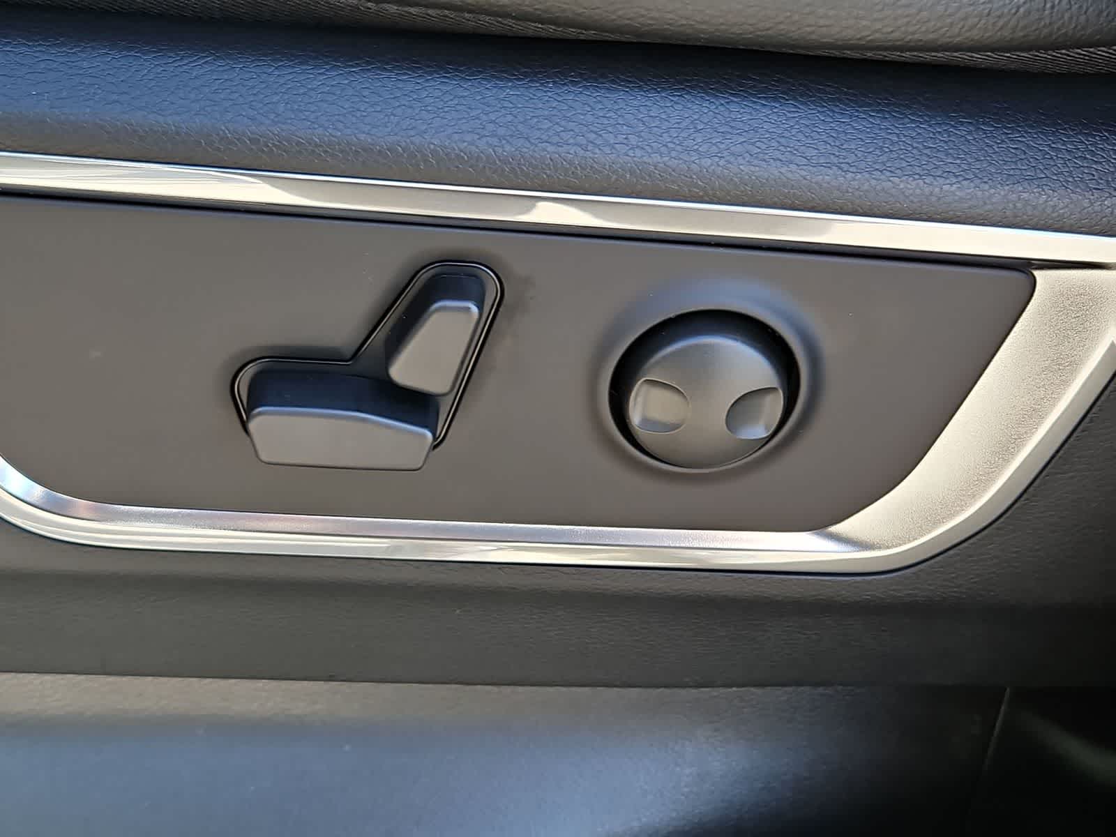 Thumbnail: 2026 RAM 1500 - 17