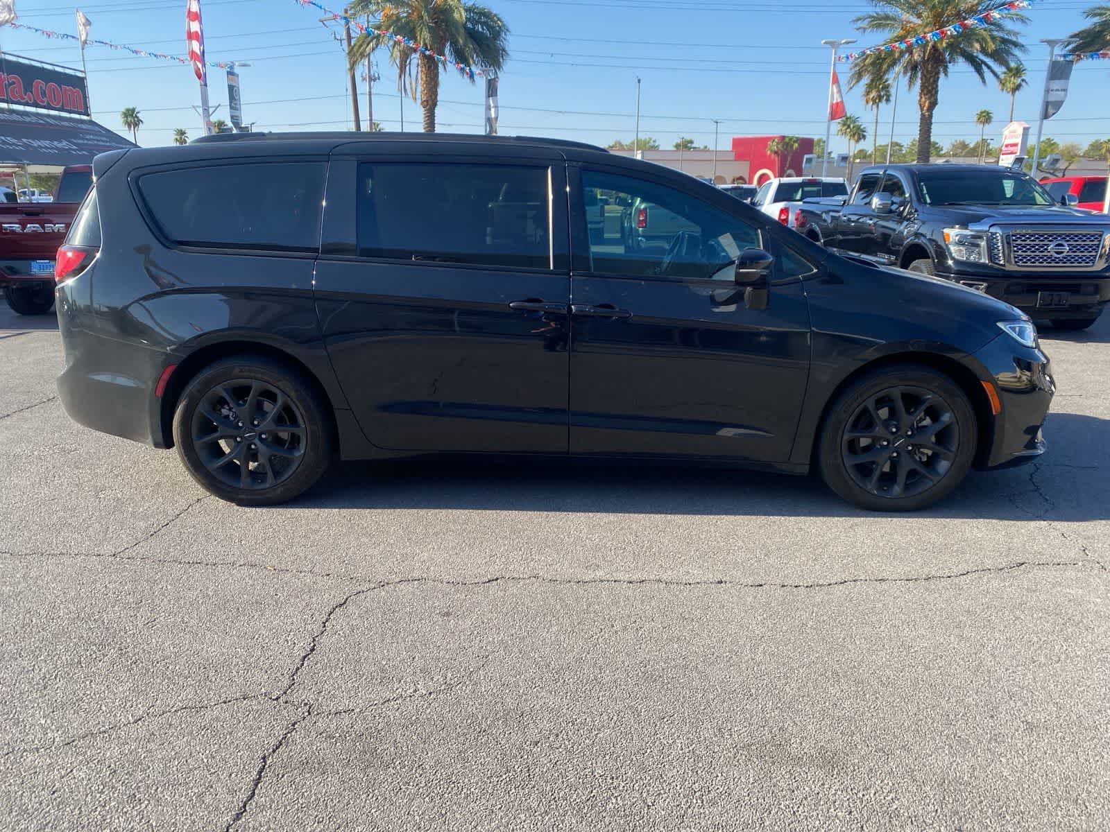 Thumbnail: 2021 Chrysler Pacifica - 4