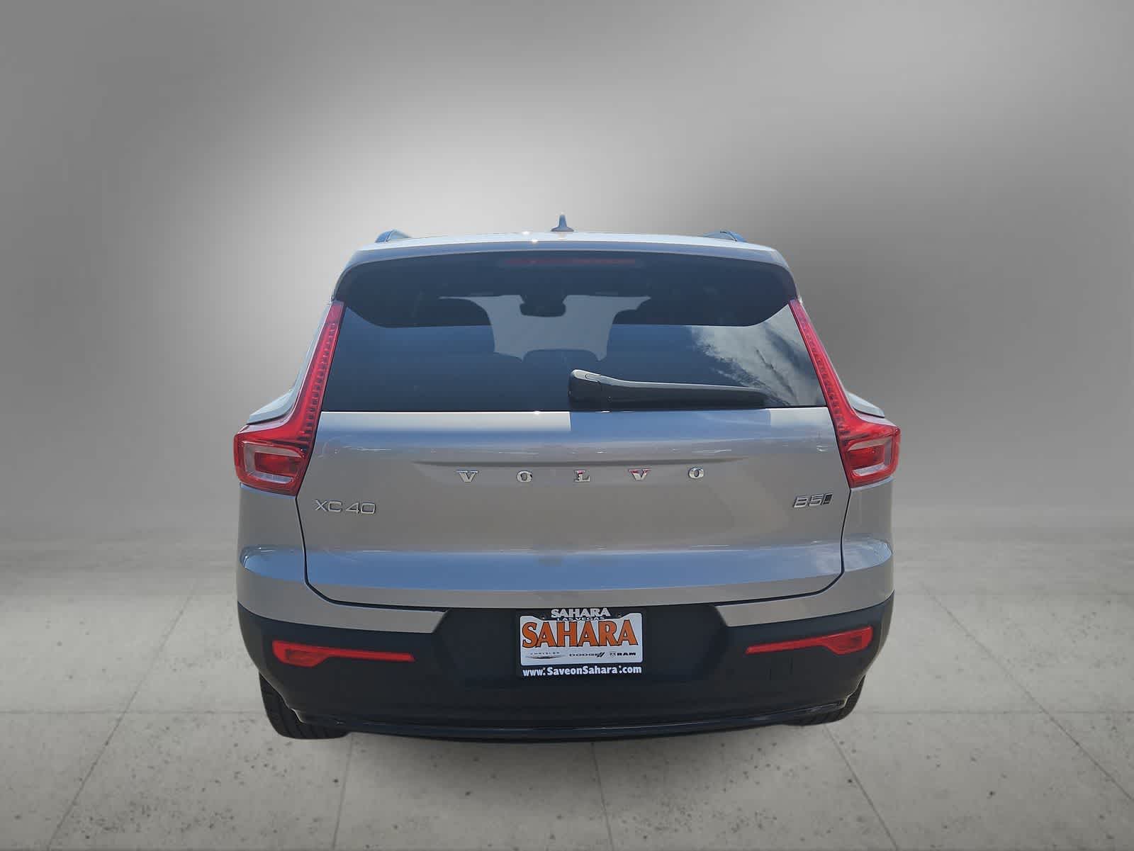 Thumbnail: 2024 Volvo XC40 - 8