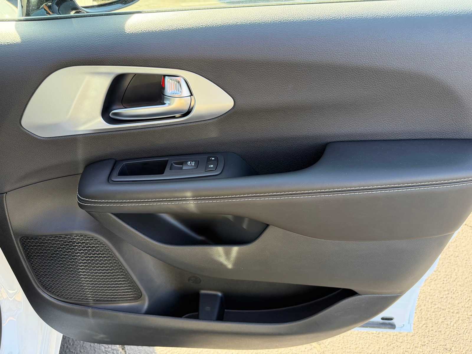 Thumbnail: 2026 Chrysler Pacifica - 18