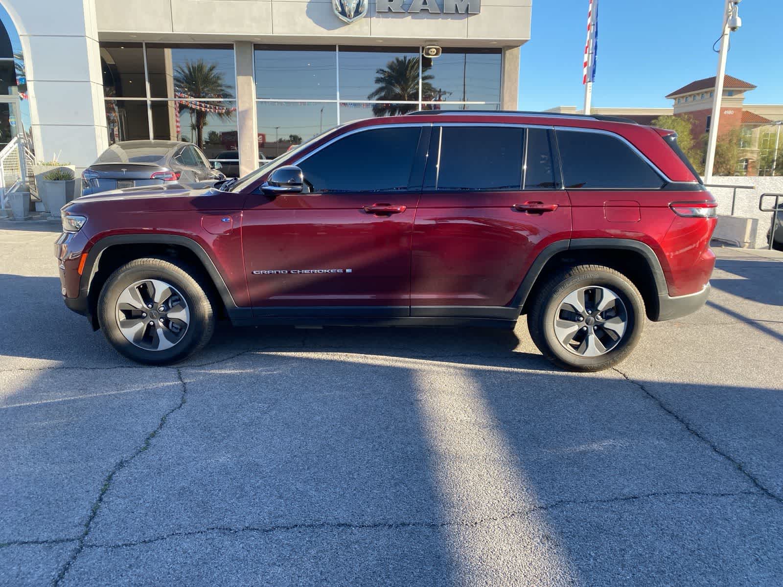 Thumbnail: 2023 Jeep Grand Cherokee - 9