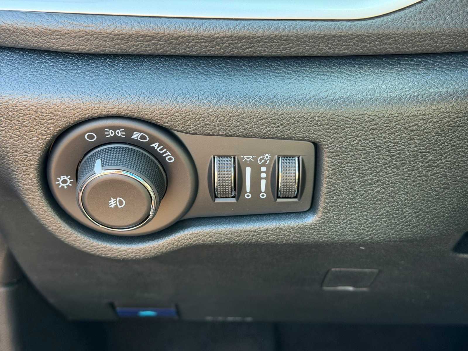 Thumbnail: 2026 Chrysler Pacifica - 15