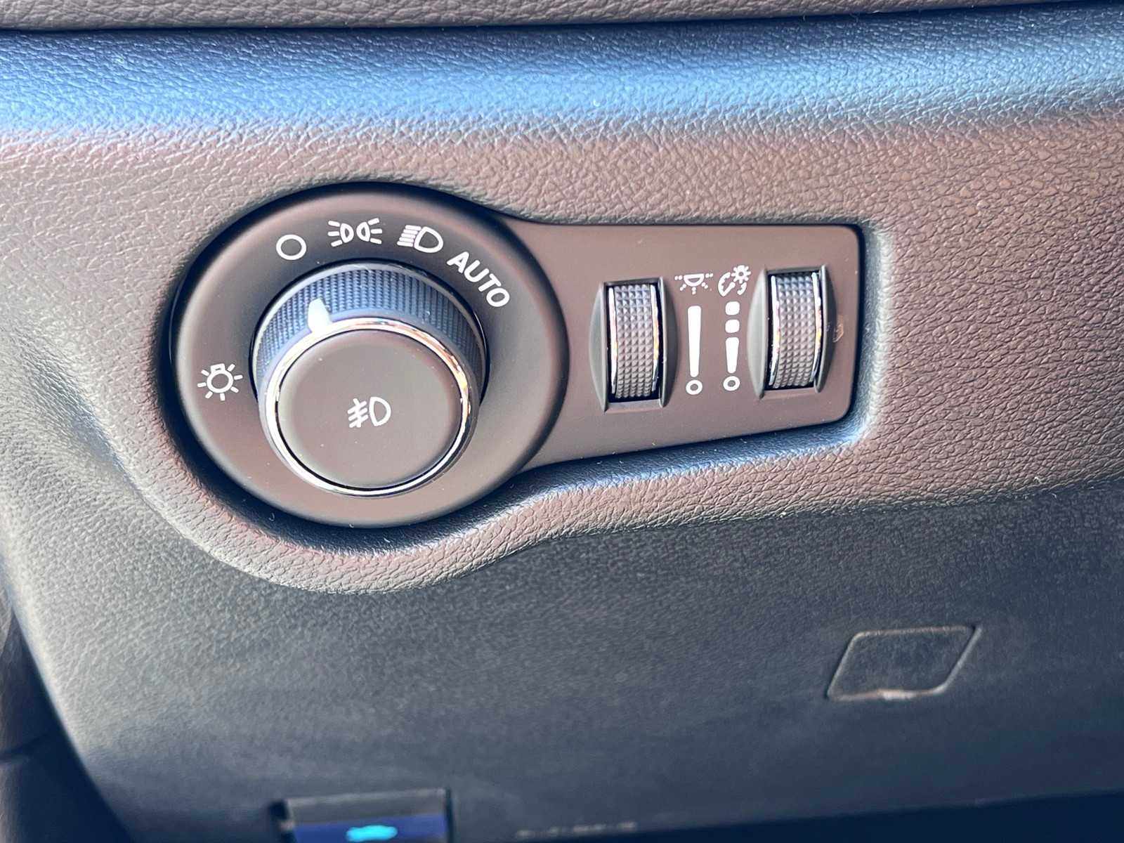 Thumbnail: 2026 Chrysler Pacifica - 16