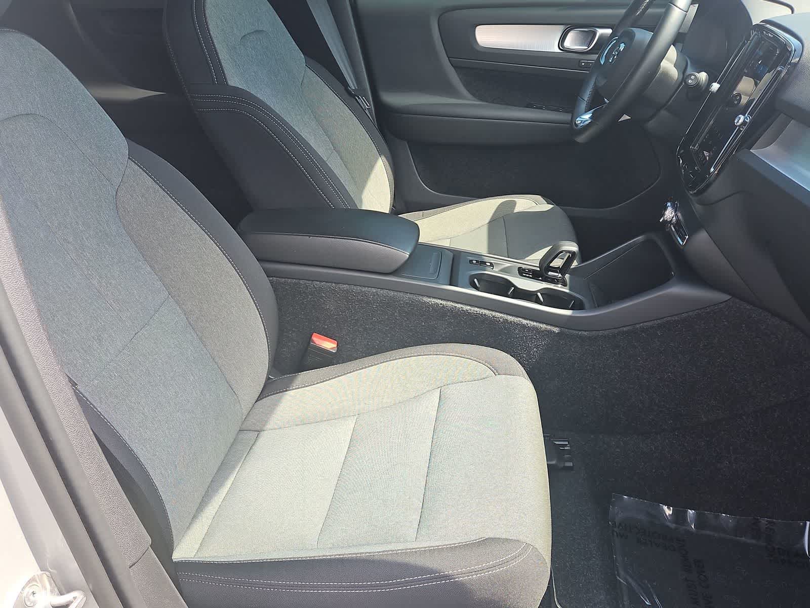 Thumbnail: 2024 Volvo XC40 - 21