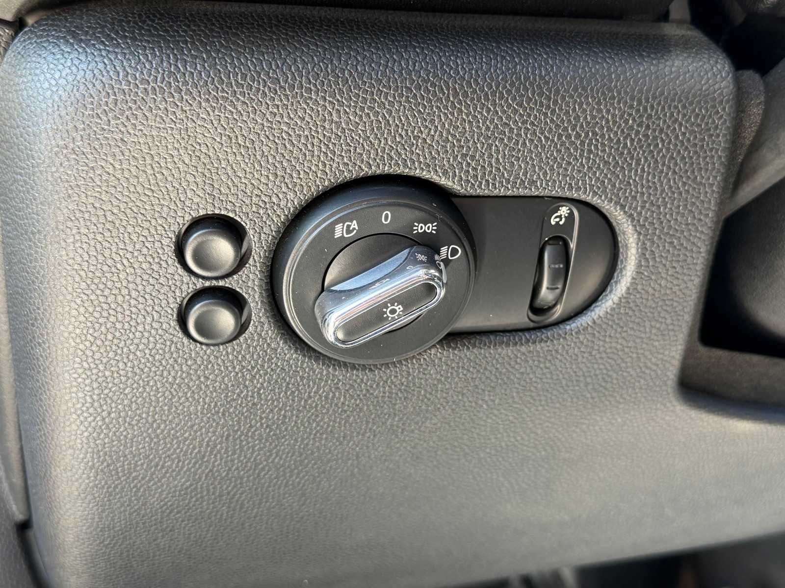 Thumbnail: 2018 MINI Cooper Hardtop - 15