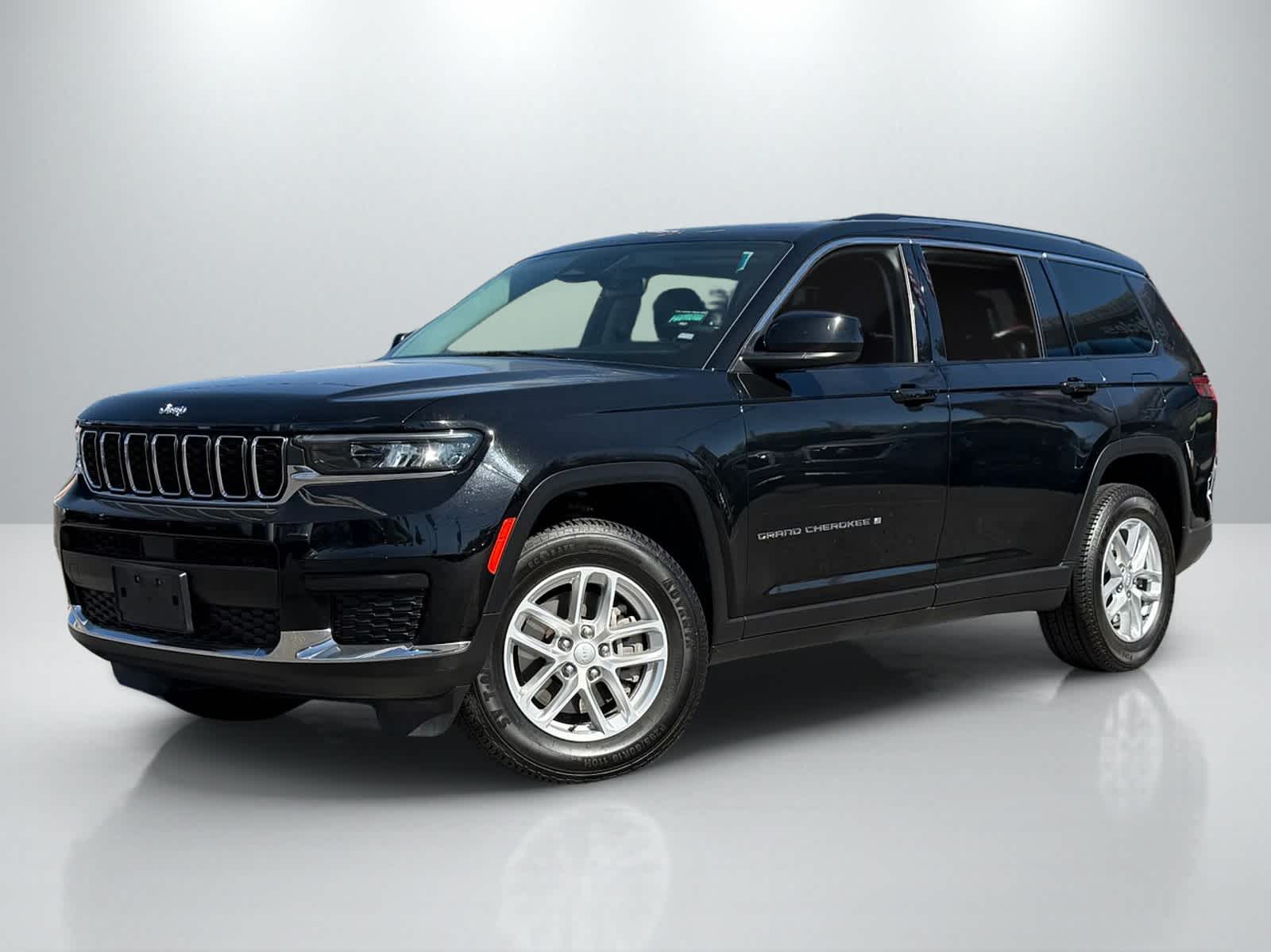 2023 Jeep Grand Cherokee L Laredo's photo