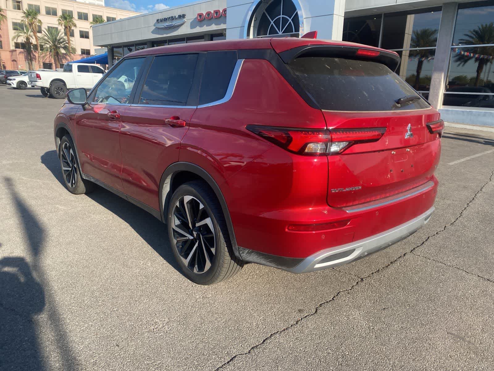 Thumbnail: 2024 Mitsubishi Outlander - 8