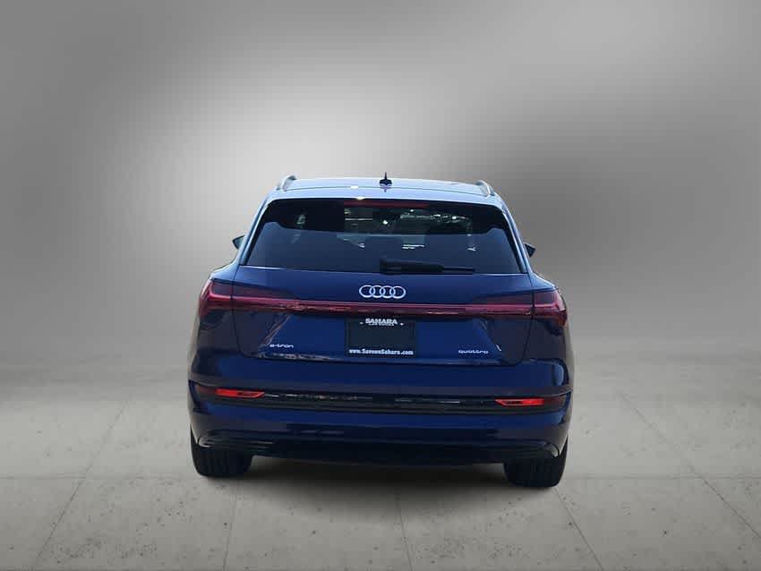 Thumbnail: 2021 Audi e-tron - 8