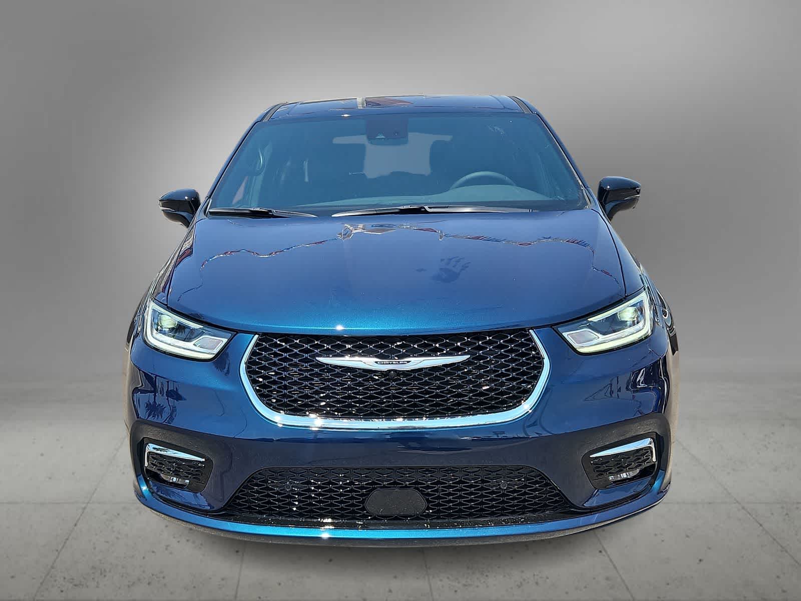 Thumbnail: 2025 Chrysler Pacifica - 3