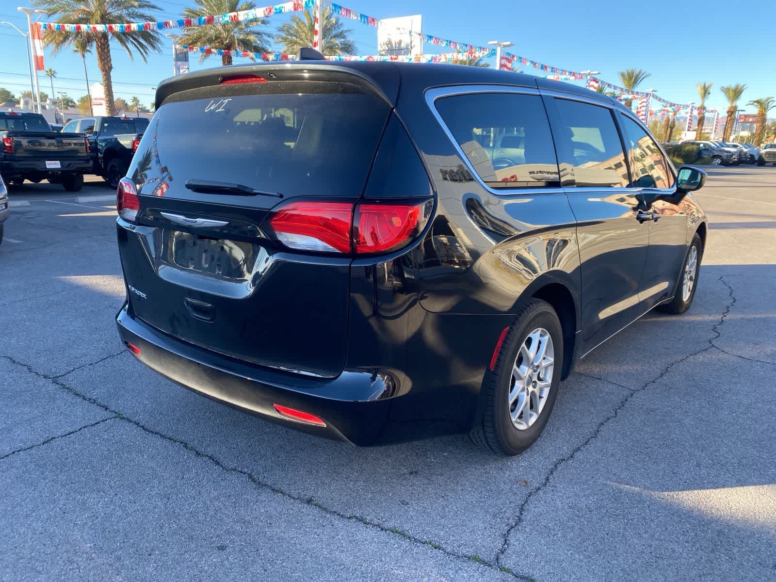 Thumbnail: 2023 Chrysler Voyager - 7