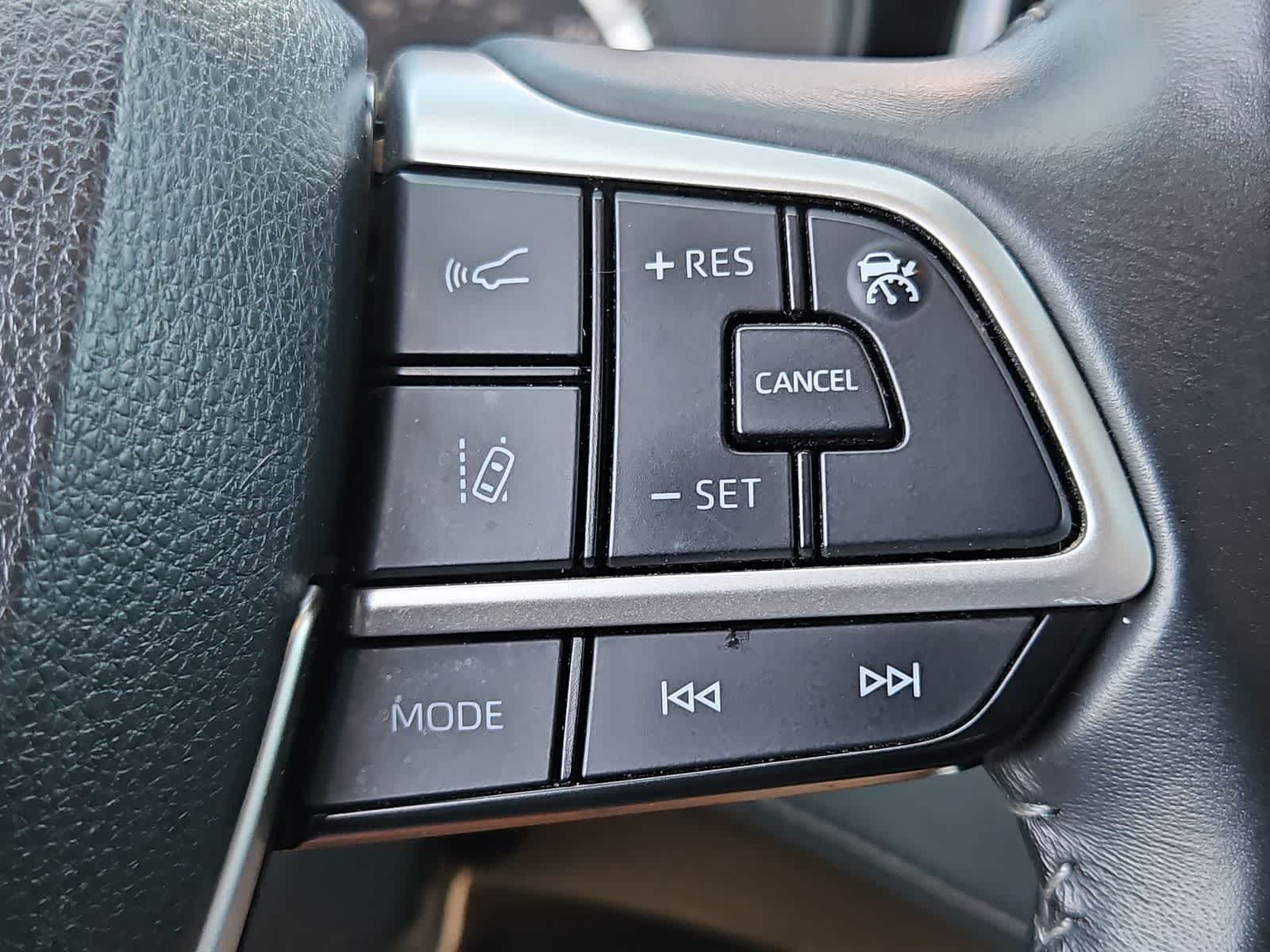 Thumbnail: 2023 Toyota Highlander - 24