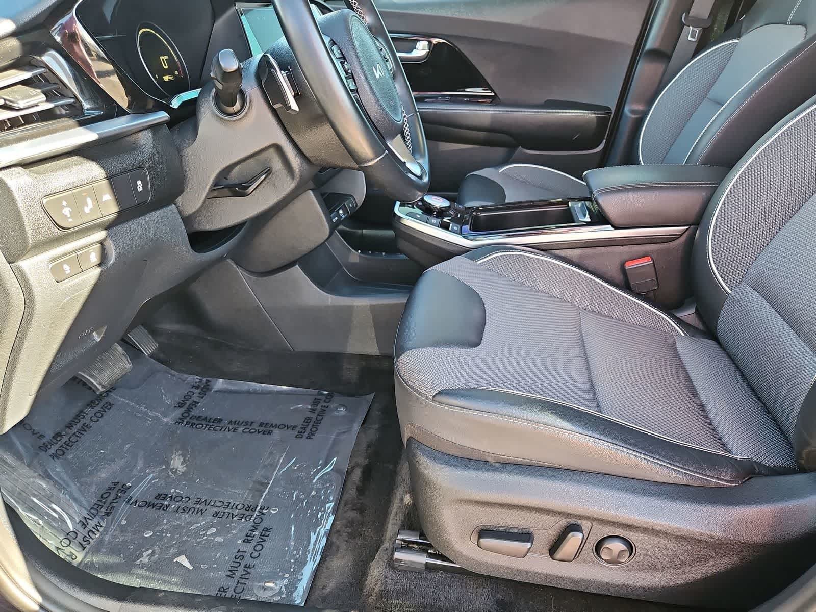 Thumbnail: 2022 Kia Niro - 17