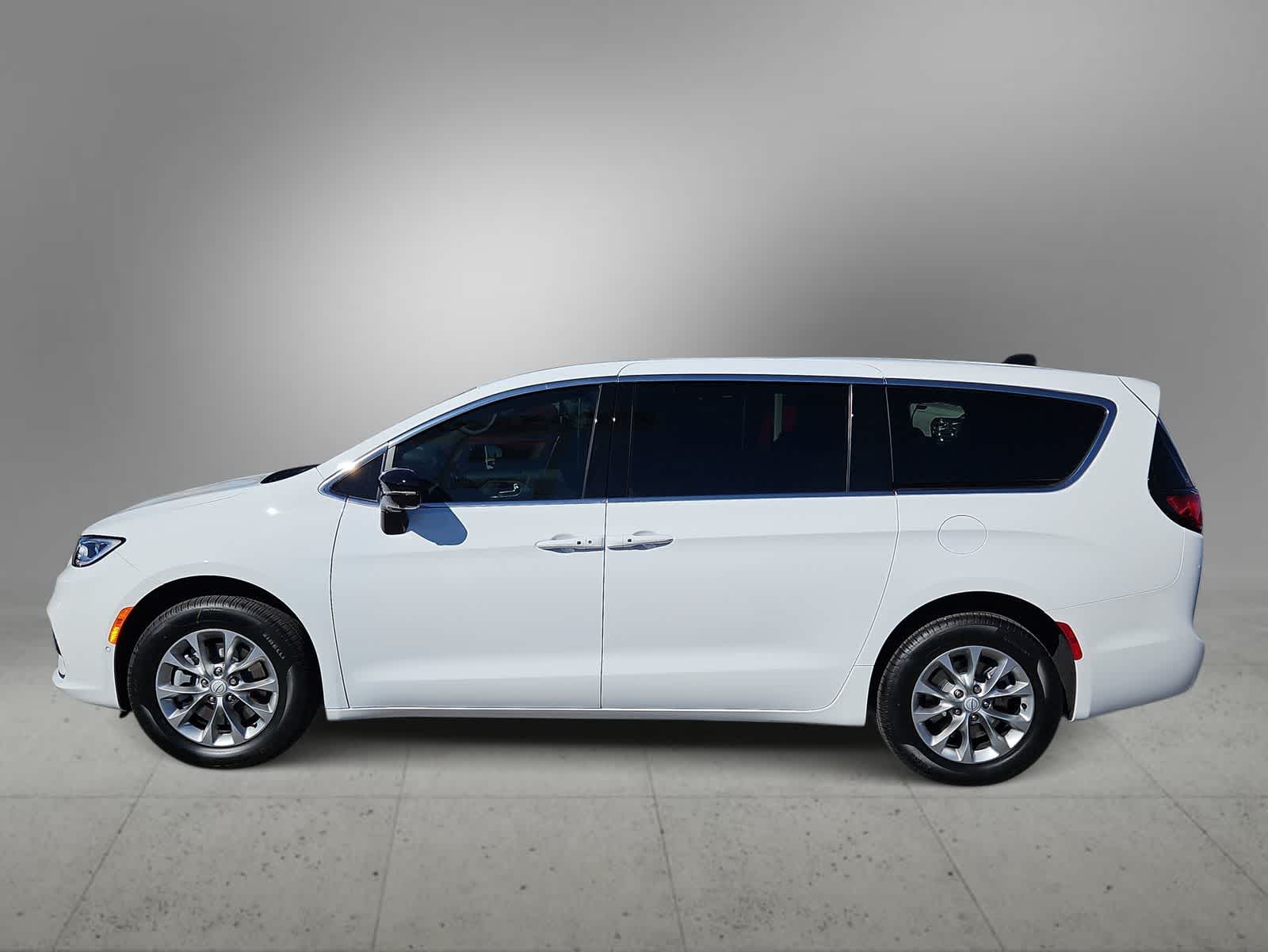 Thumbnail: 2026 Chrysler Pacifica - 5
