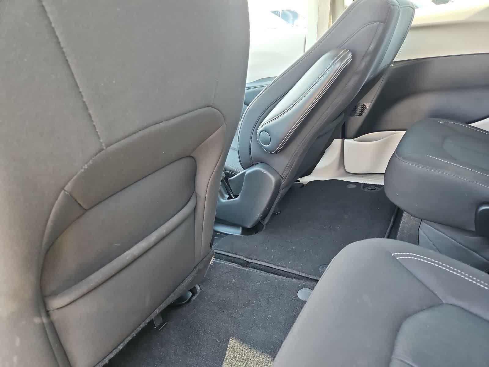 Thumbnail: 2023 Chrysler Voyager - 19