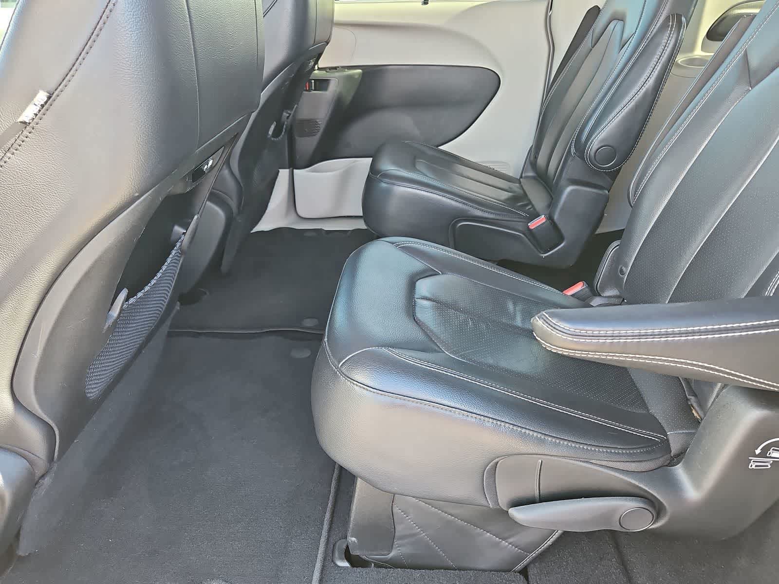 Thumbnail: 2022 Chrysler Pacifica - 23