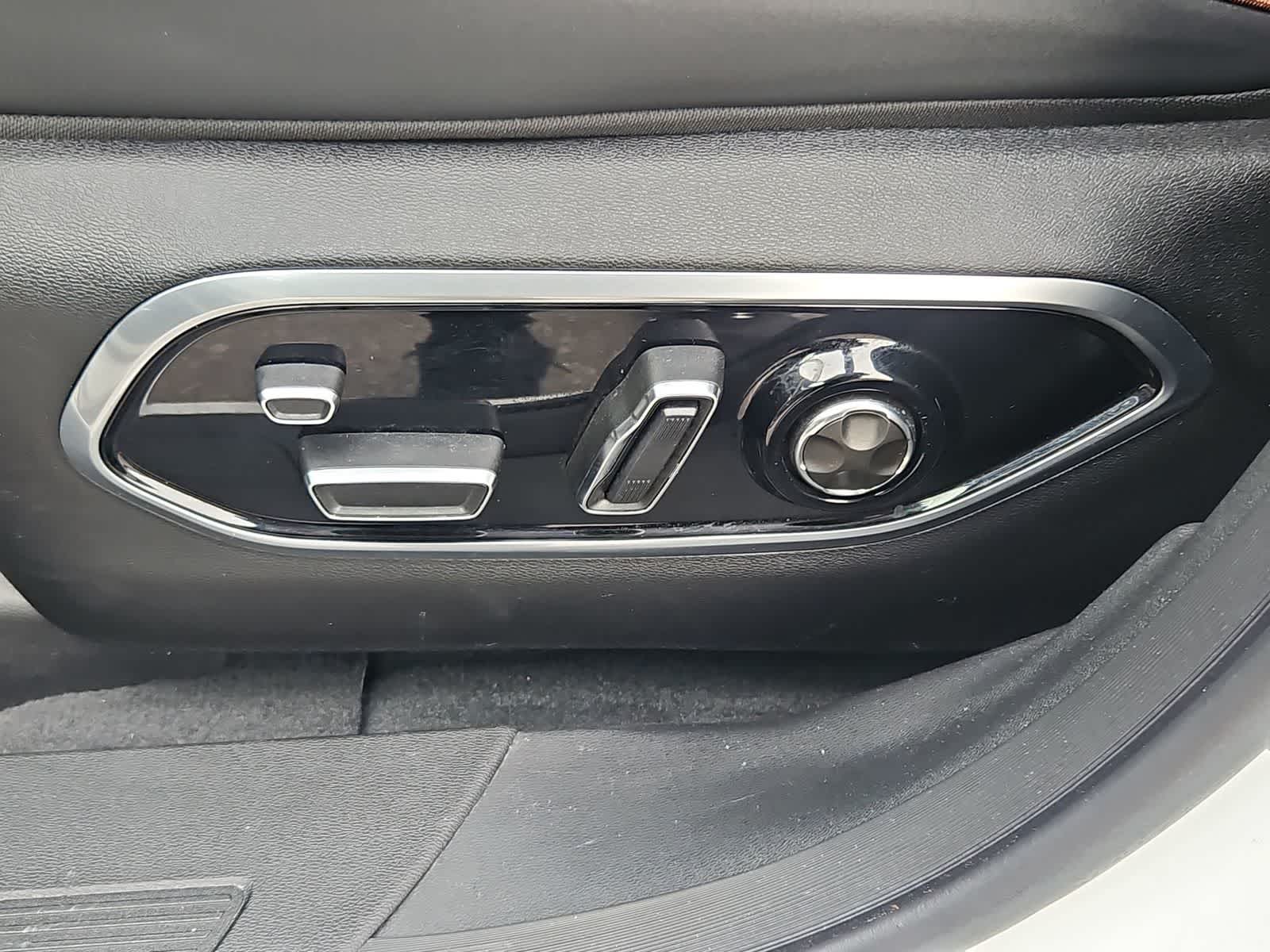 Thumbnail: 2024 Jeep Wagoneer S - 17