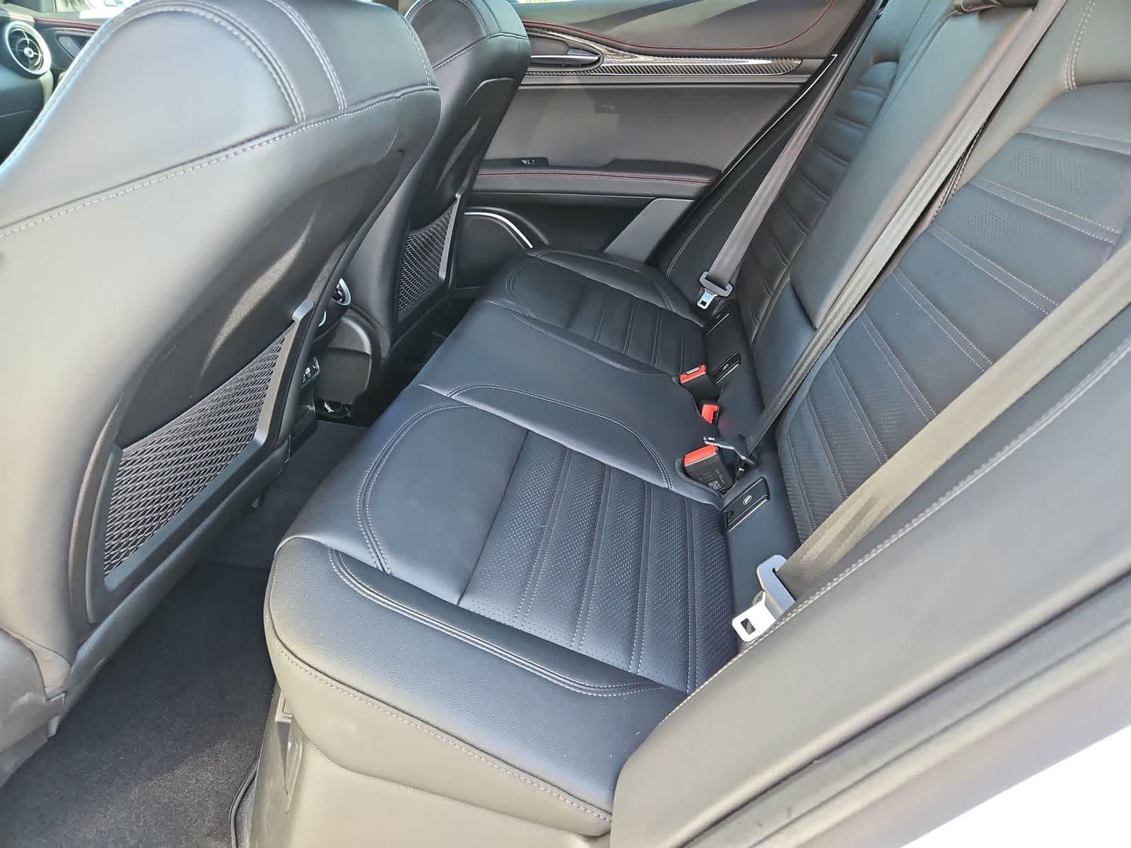 Thumbnail: 2023 Alfa Romeo Stelvio - 21