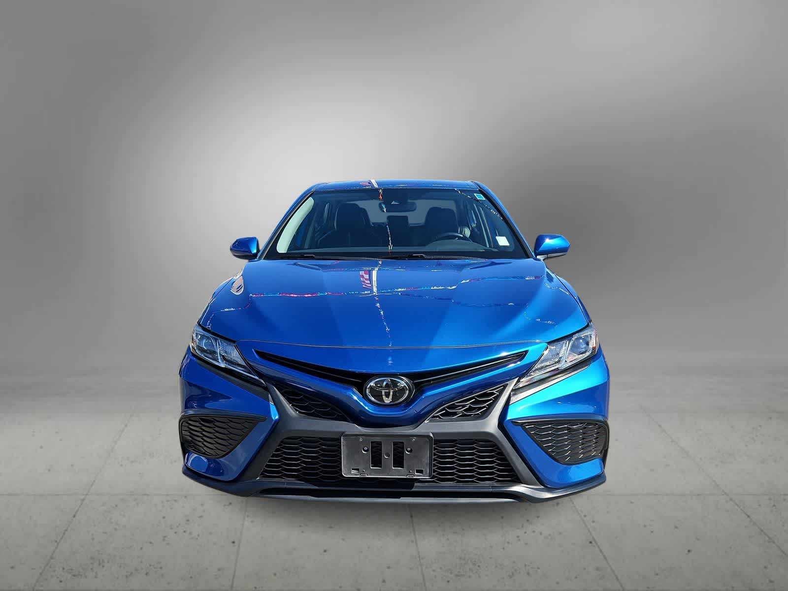2019 Toyota Camry SE photo 3