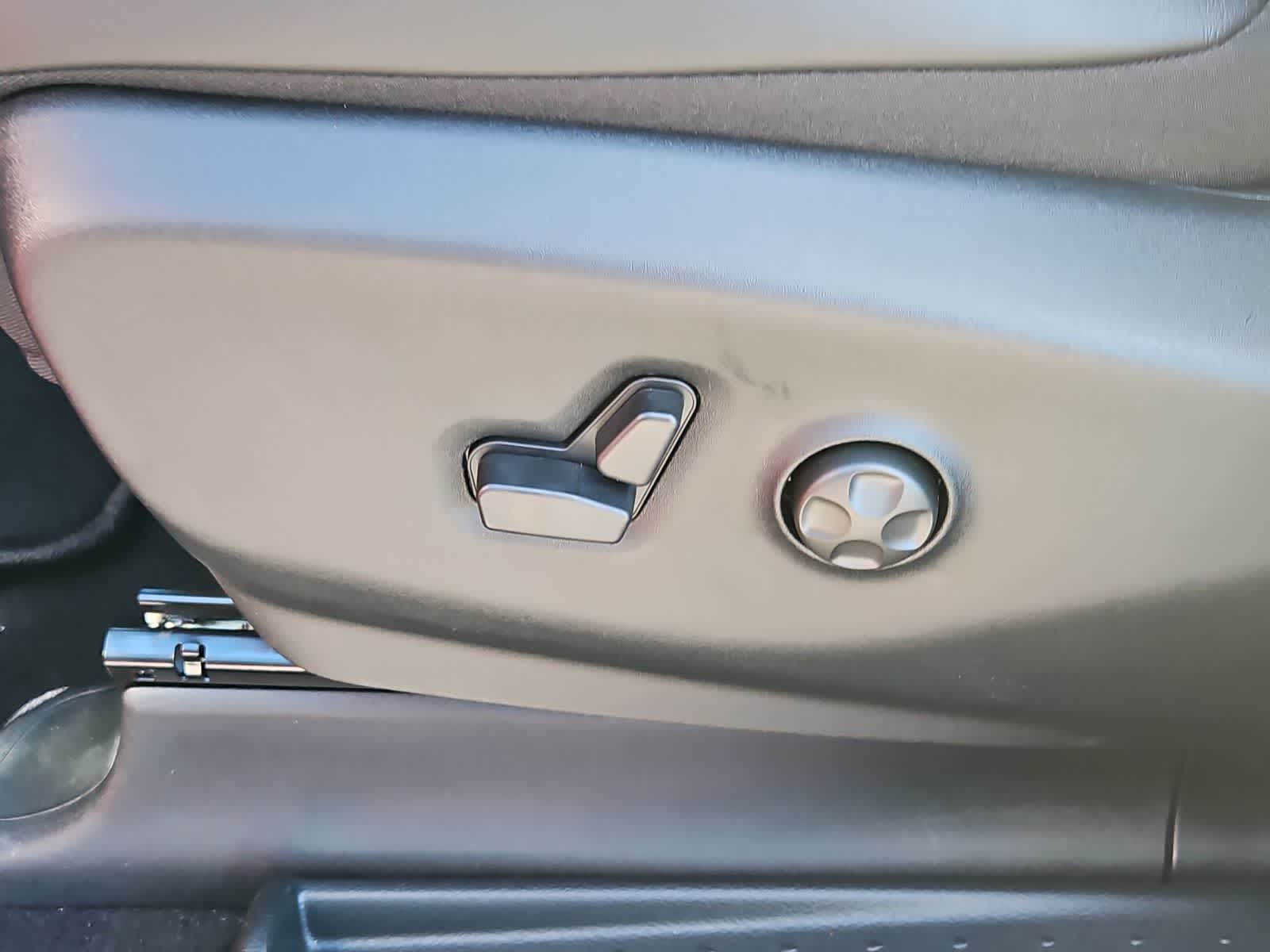 Thumbnail: 2026 Chrysler Pacifica - 17