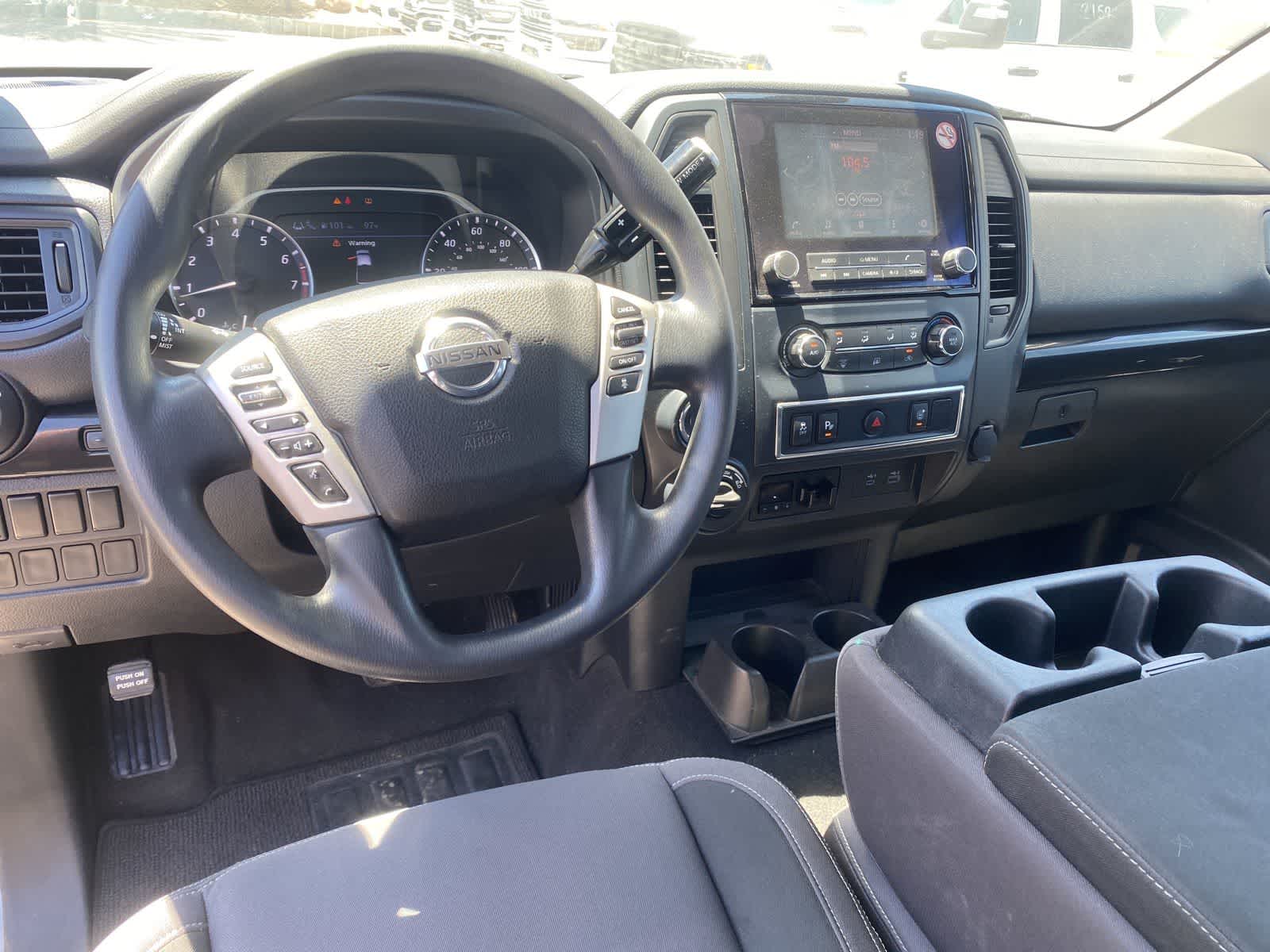2022 Nissan Titan SV 10