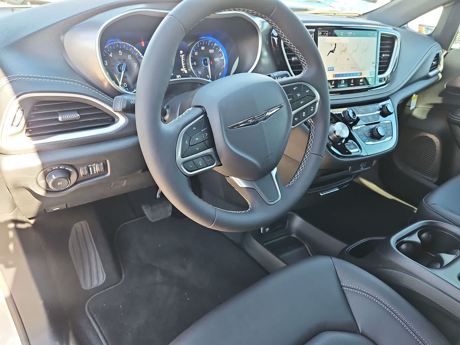 Thumbnail: 2026 Chrysler Pacifica - 10