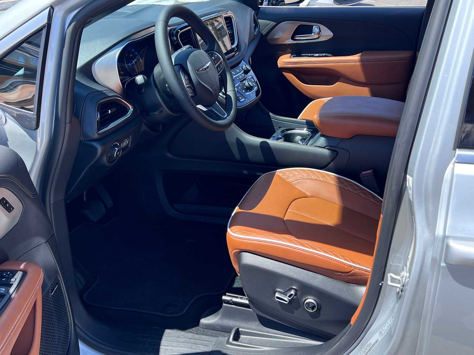Thumbnail: 2026 Chrysler Pacifica - 14
