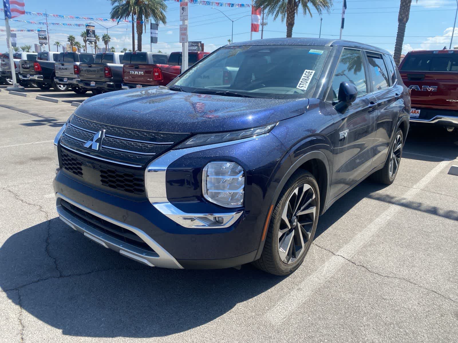 Thumbnail: 2023 Mitsubishi Outlander - 1