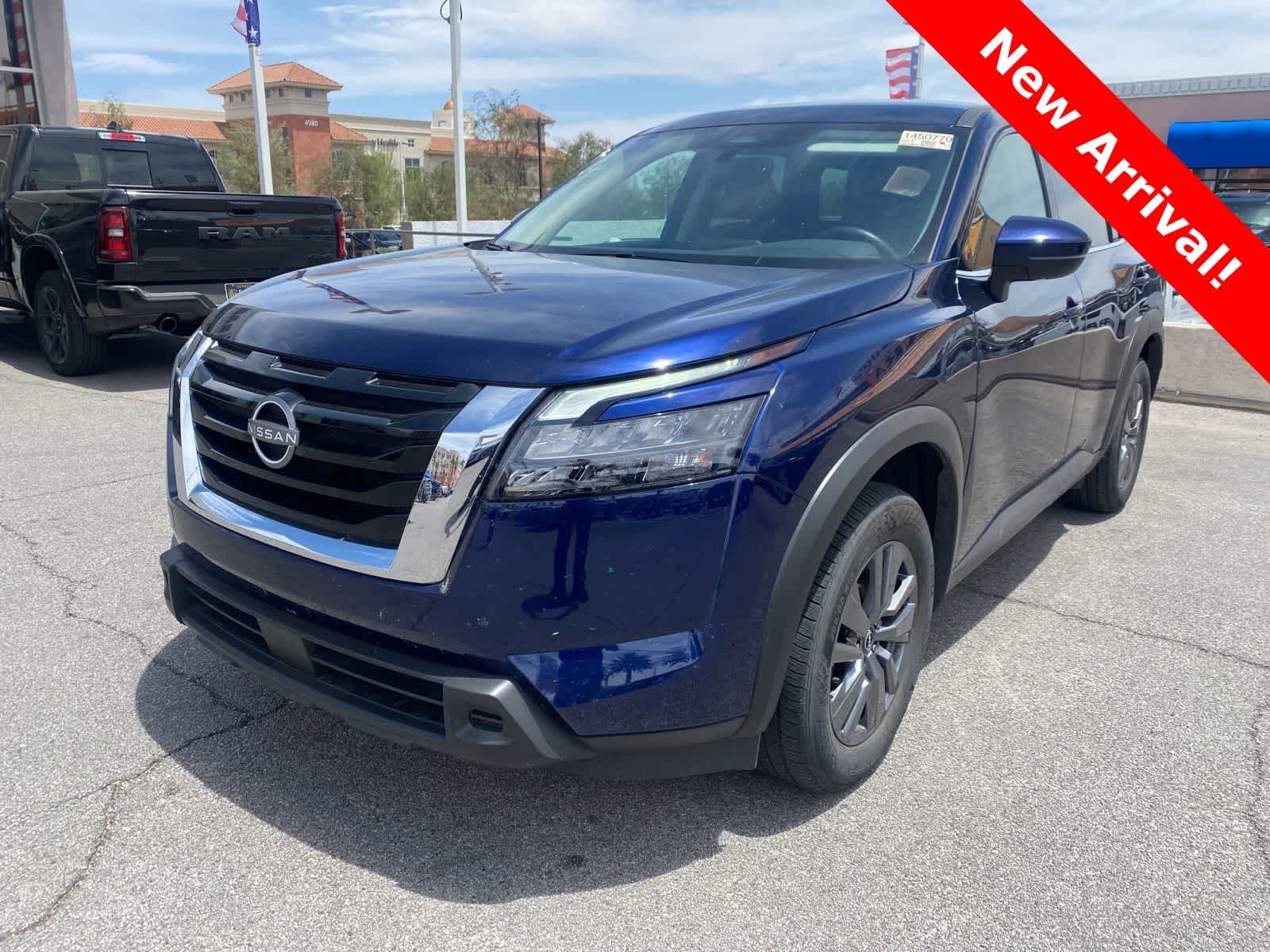 2025 Nissan Pathfinder SV 2WD's photo