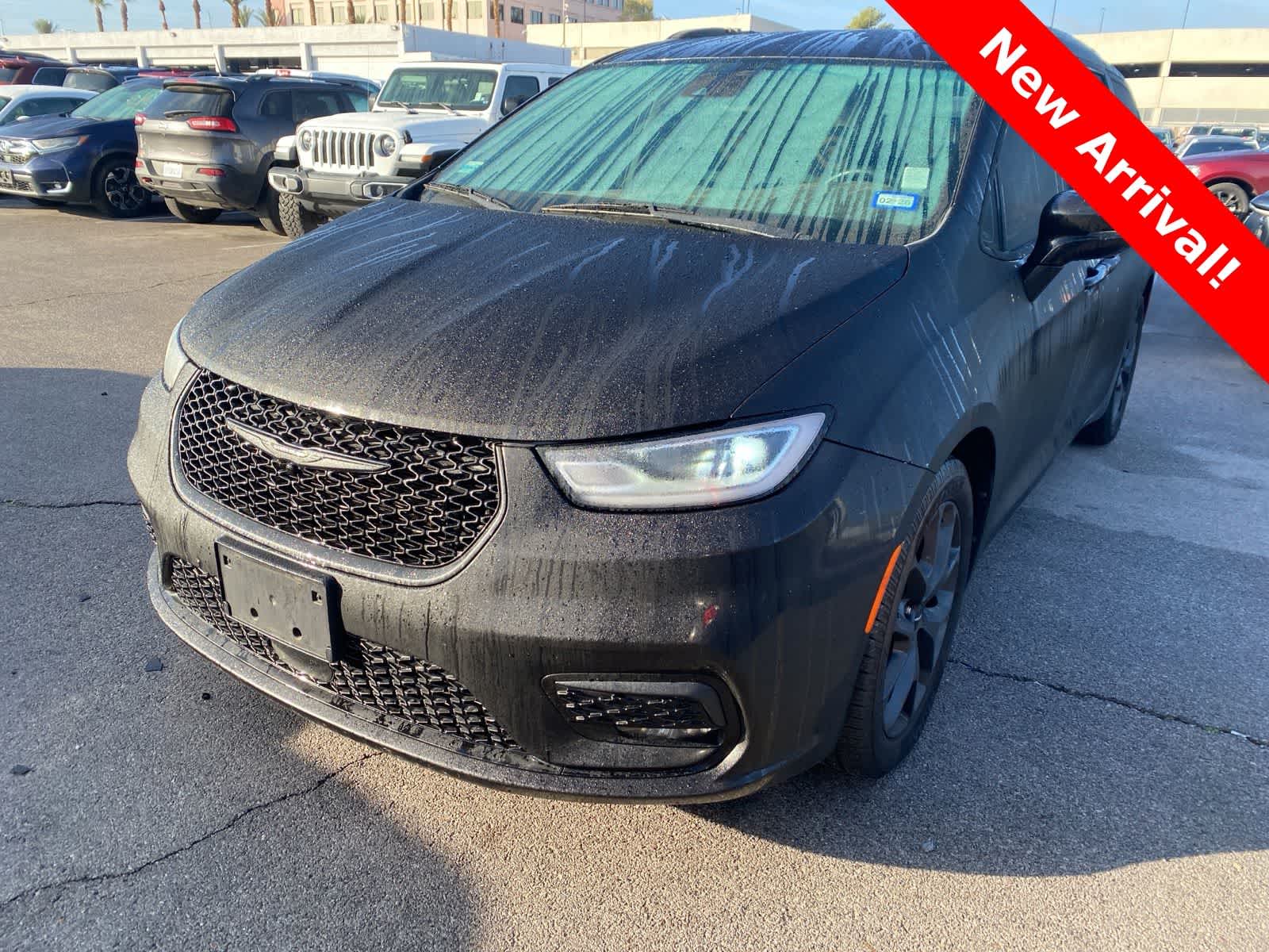 2021 Chrysler Pacifica Touring's photo