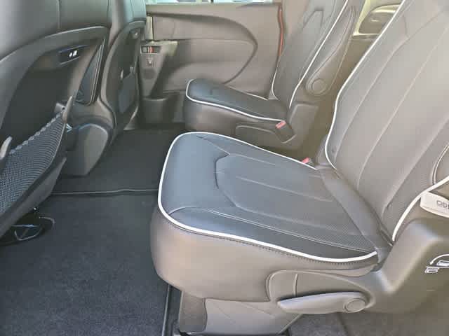 Thumbnail: 2026 Chrysler Pacifica - 23