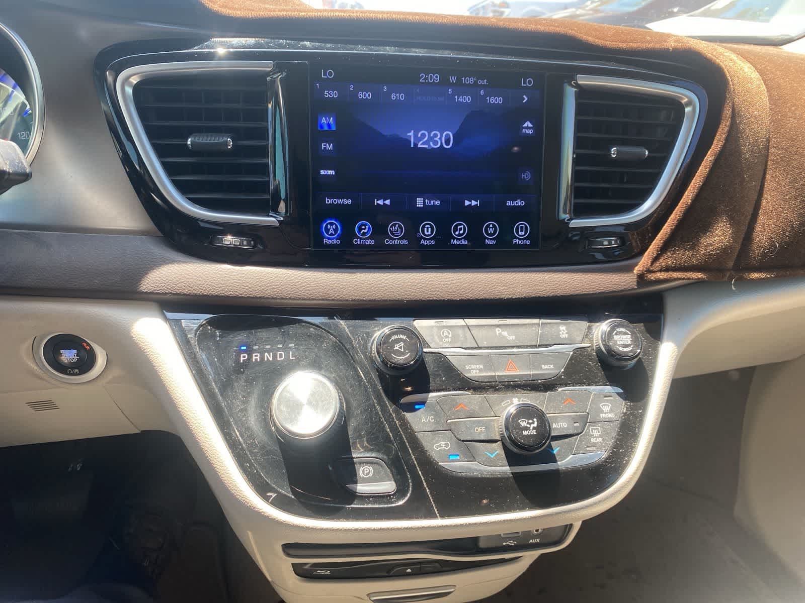 2017 Chrysler Pacifica  15