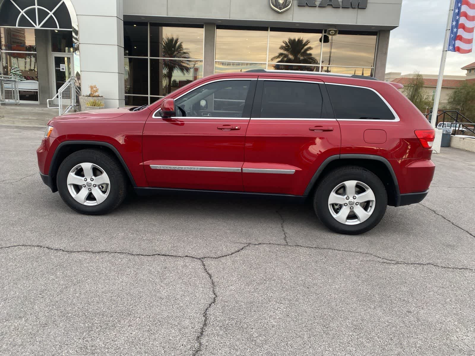 Thumbnail: 2011 Jeep Grand Cherokee - 9