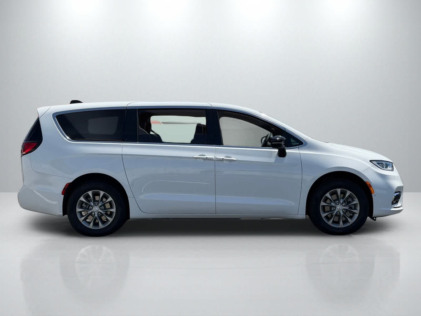 Thumbnail: 2026 Chrysler Pacifica - 8