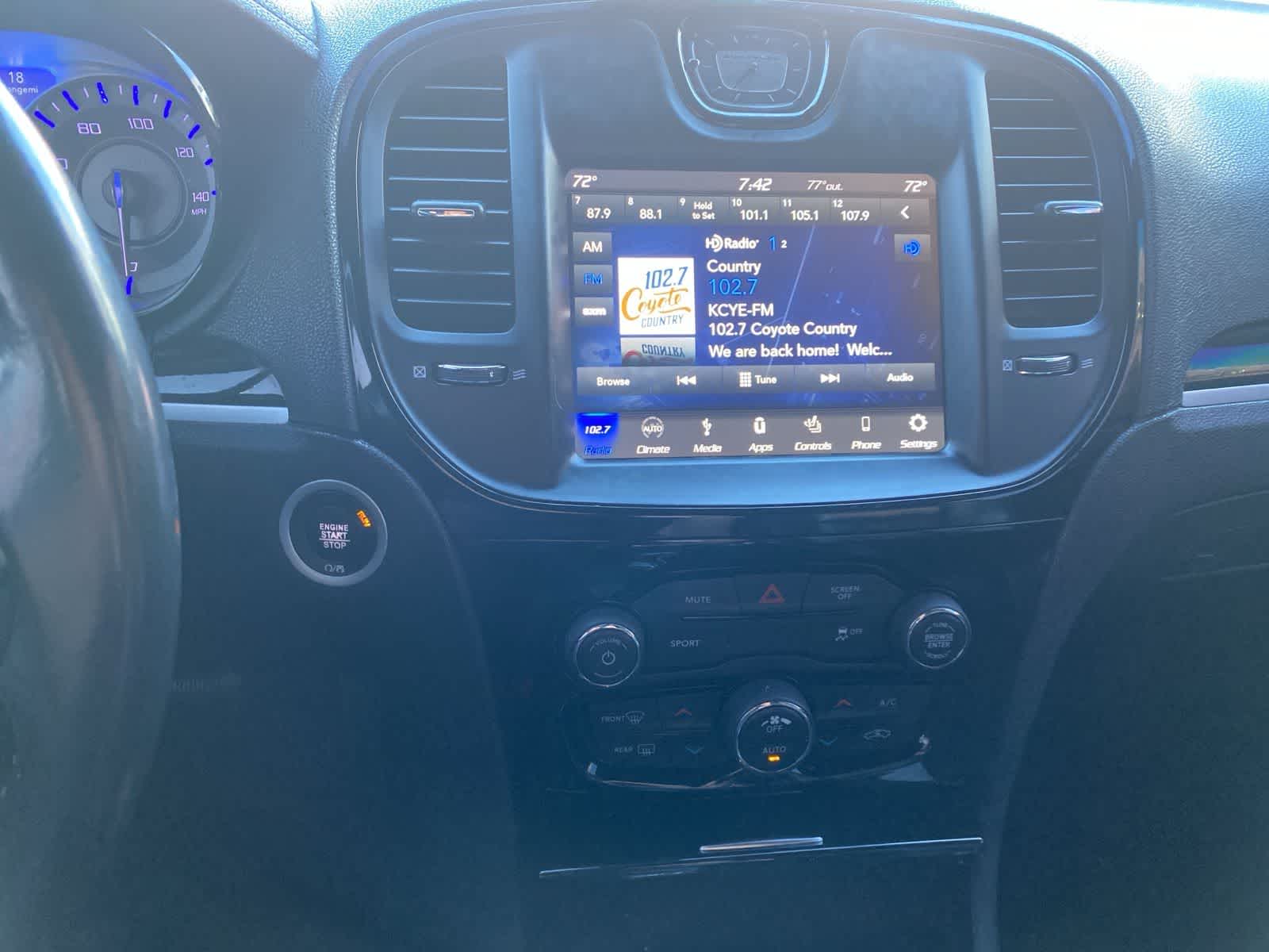 Thumbnail: 2019 Chrysler 300 - 14