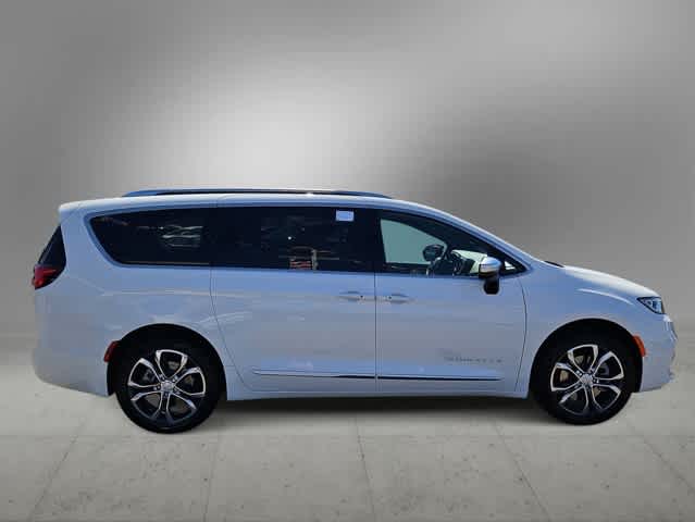 Thumbnail: 2026 Chrysler Pacifica - 9