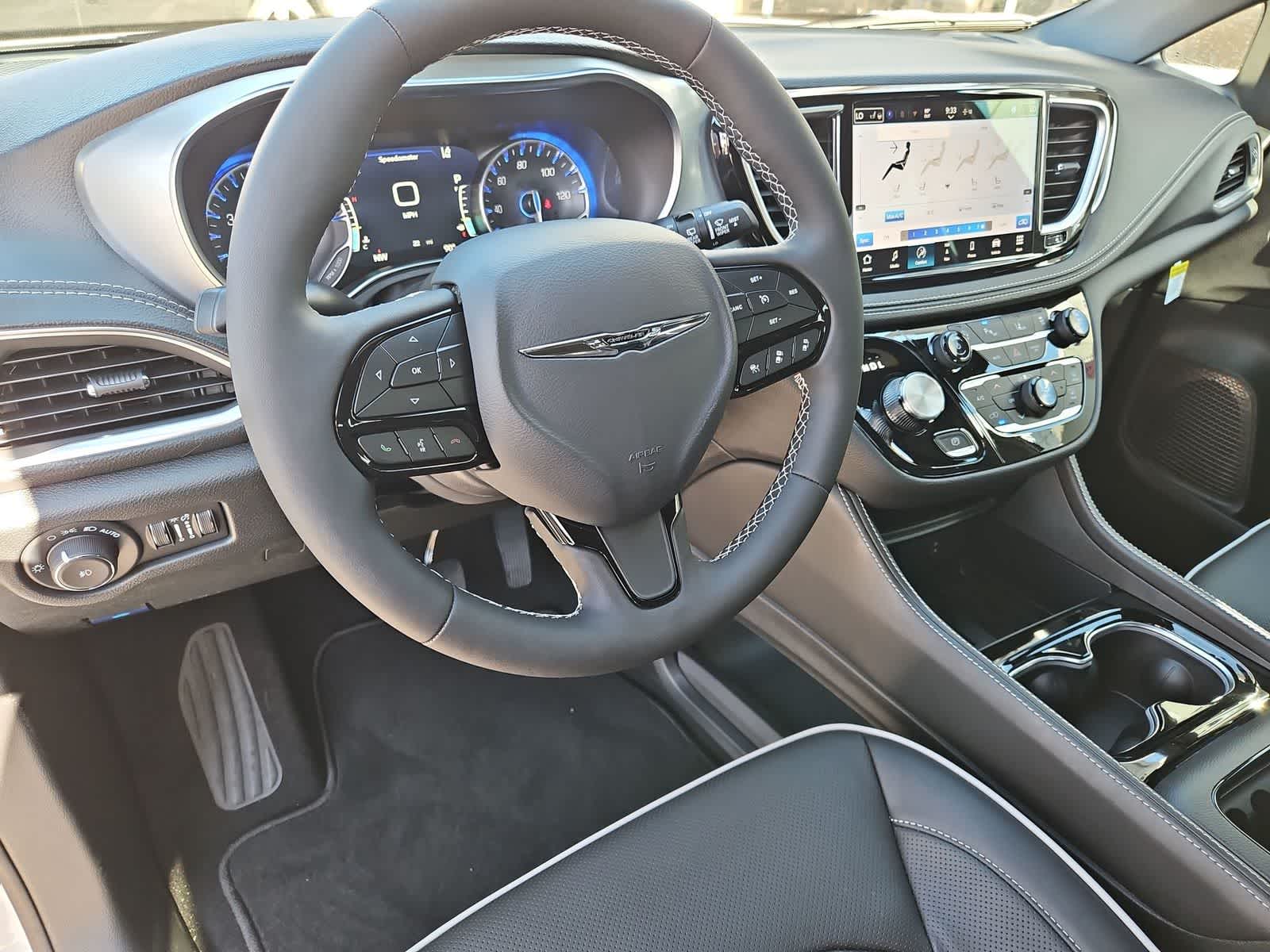 Thumbnail: 2026 Chrysler Pacifica - 10