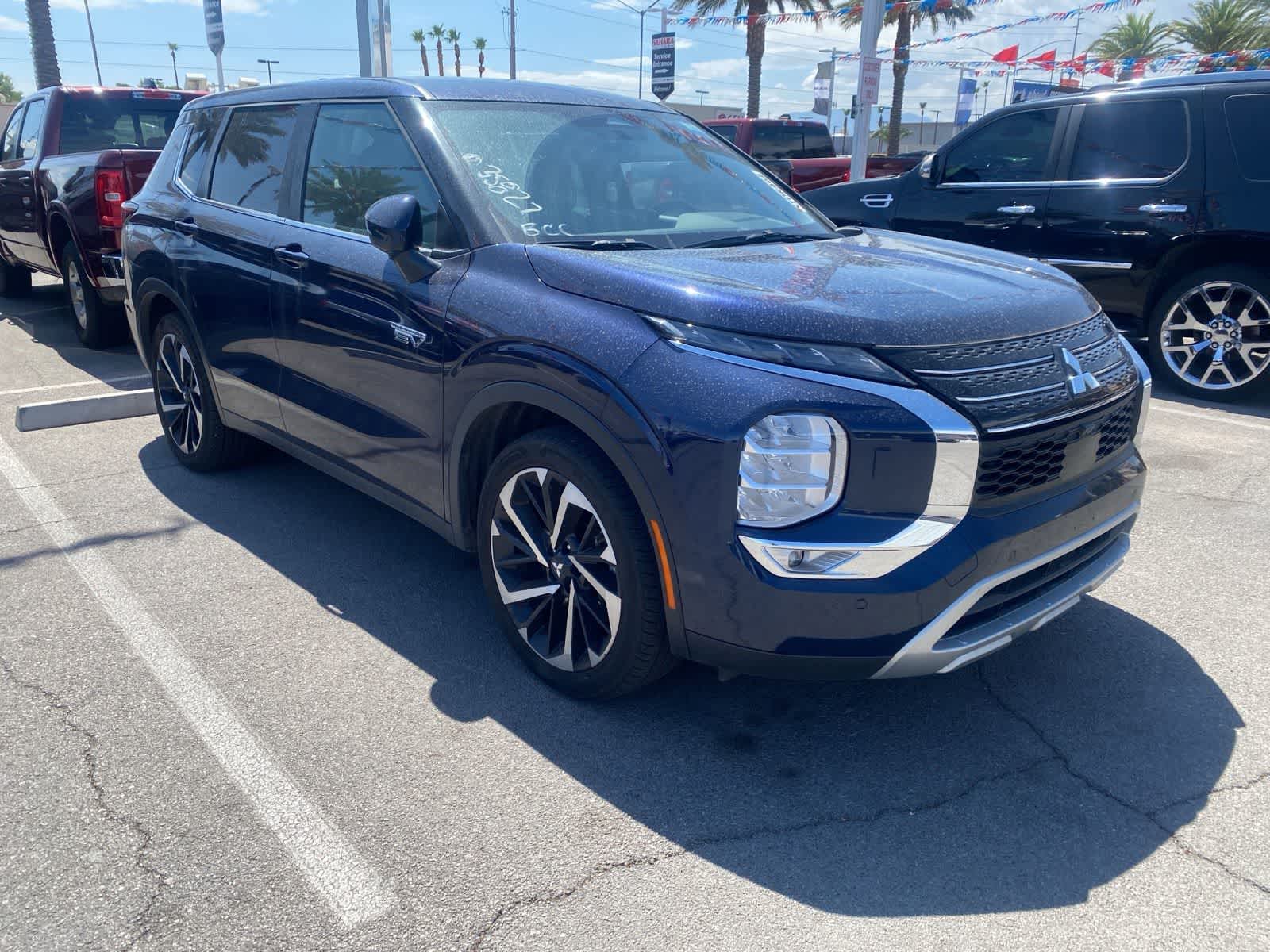 Thumbnail: 2023 Mitsubishi Outlander - 4