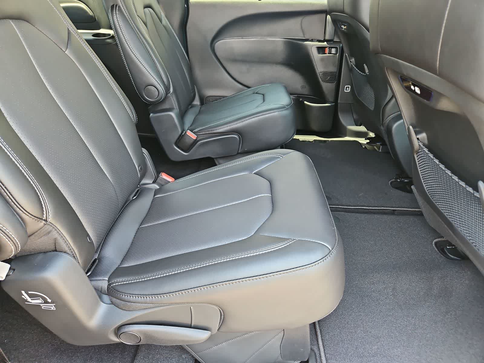 Thumbnail: 2025 Chrysler Pacifica - 20