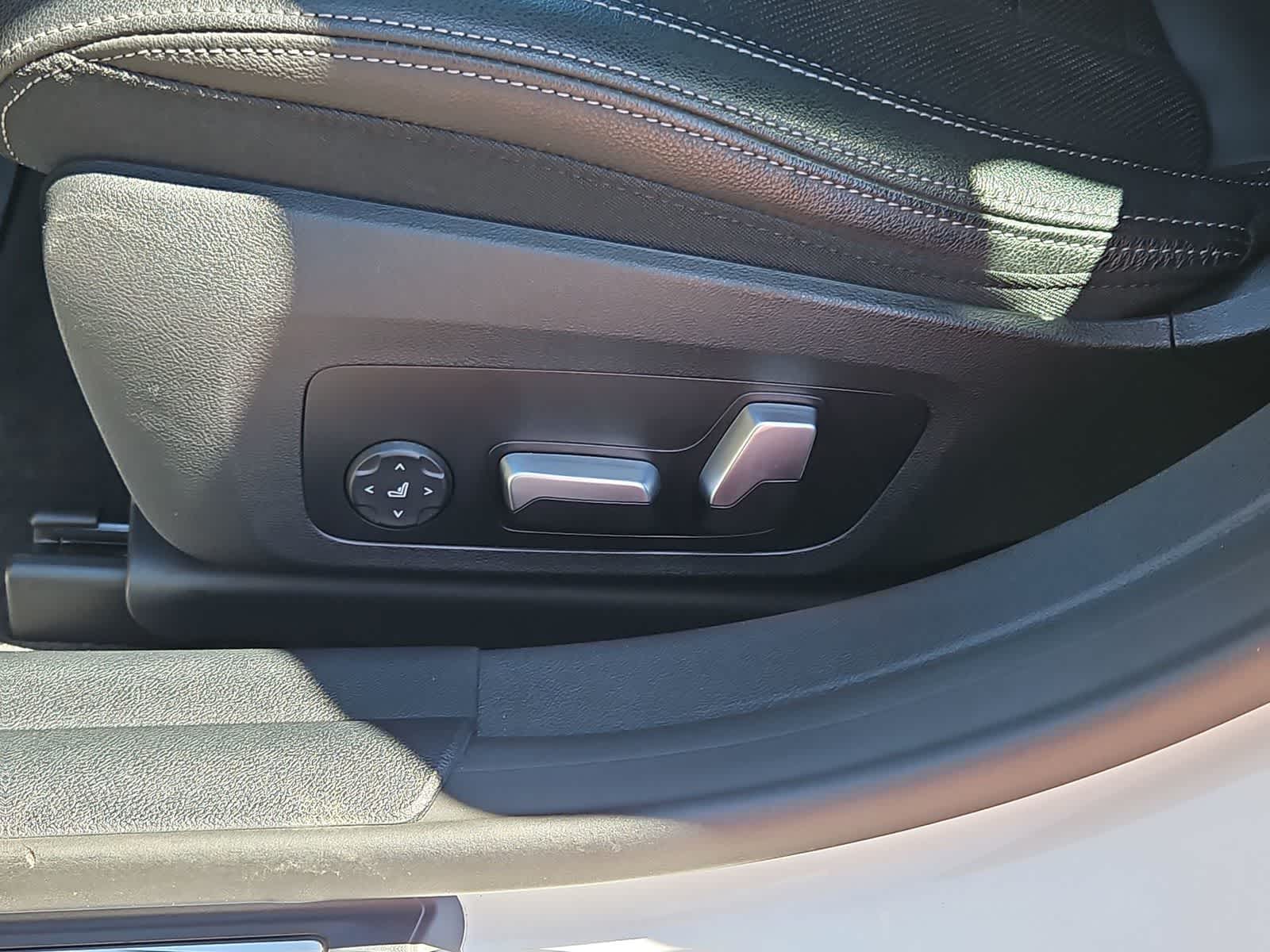 Thumbnail: 2023 BMW i4 - 17