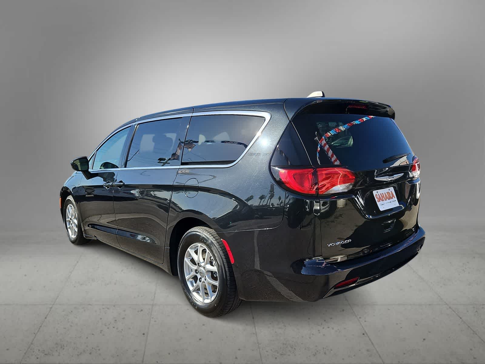 Thumbnail: 2023 Chrysler Voyager - 7