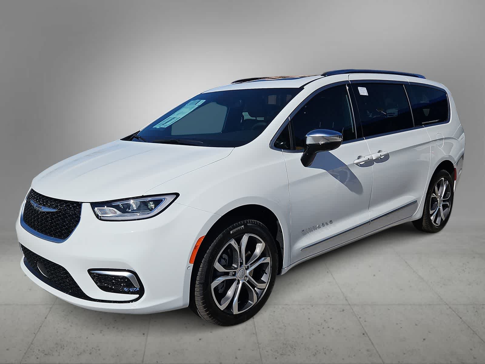 Thumbnail: 2026 Chrysler Pacifica - 4